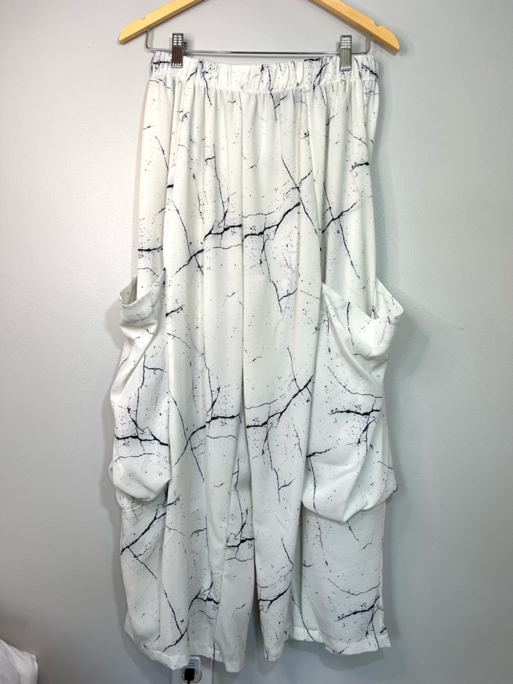 Heydari Cream Flowy Wide-Leg Harem Pants Black Splatter Print Women’s Medium
